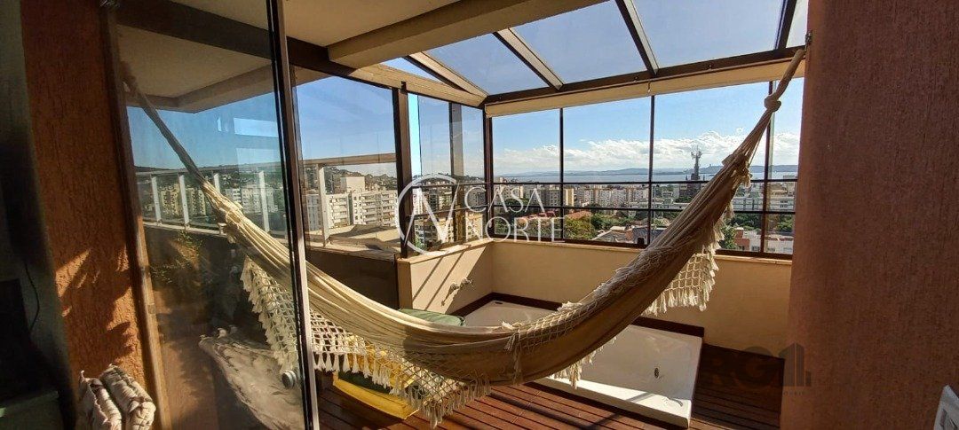 Cobertura à venda com 2 quartos, 153m², 1 suíte, 1 vaga, Rua Doutor Barcelos no bairro Tristeza em Porto Alegre