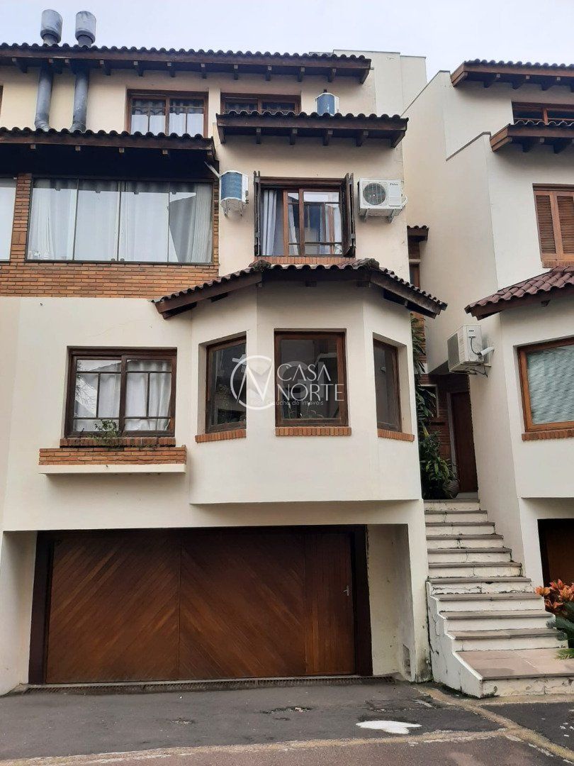 Casa de Condomínio à venda com 4 quartos, 254m², 2 suítes, 2 vagas, Rua Pinare no bairro Vila Assunção em Porto Alegre