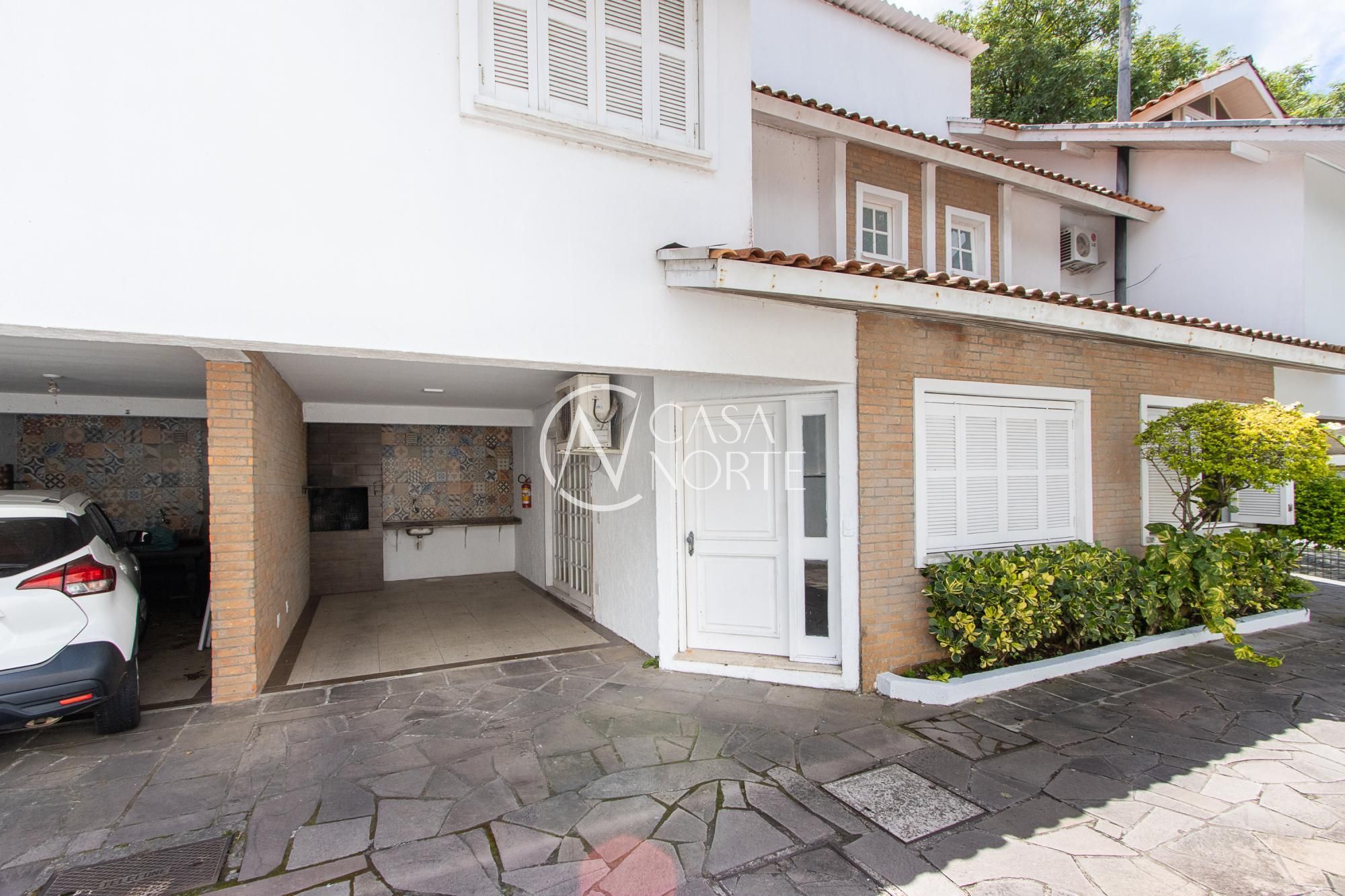 Casa de Condomínio à venda com 3 quartos, 177m², 1 suíte, 2 vagas, Rua General Tadeusz Kosciuszko no bairro Jardim Isabel em Porto Alegre