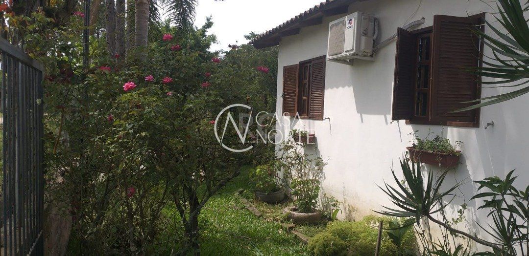 Casa à venda com 4 quartos, 121m², 2 vagas, Rua Adao Martins da Rocha no bairro São Caetano em Porto Alegre