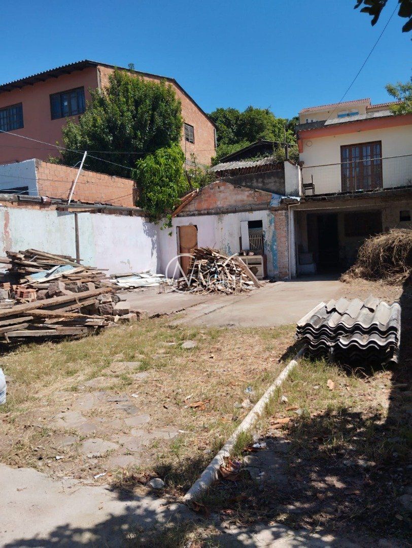 Terreno à venda  com 300m², Avenida Antônio Carvalho no bairro Jardim Carvalho em Porto Alegre