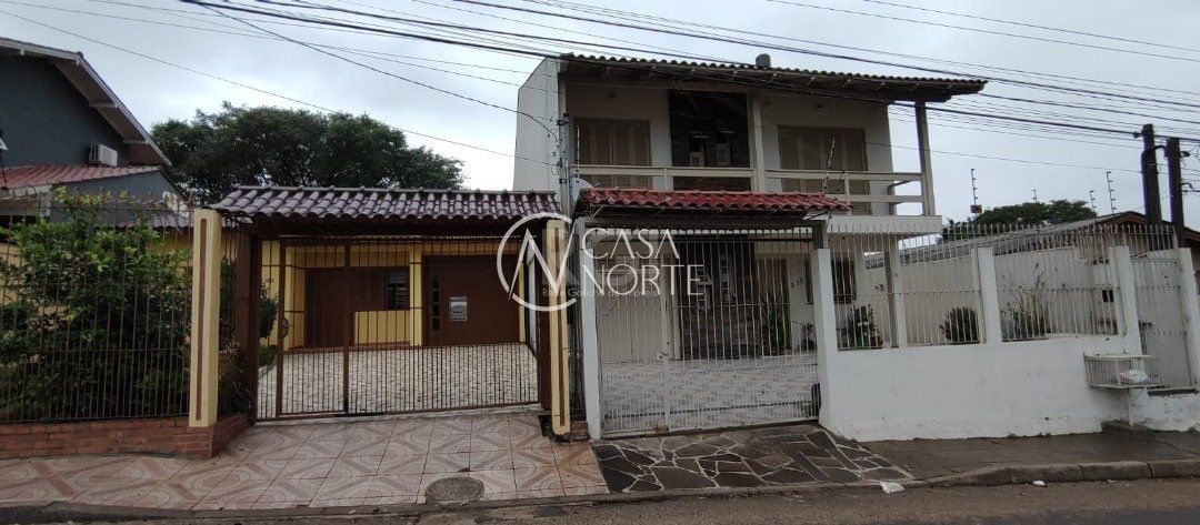 Casa à venda com 4 quartos, 180m², 1 suíte, 3 vagas, Rua Santos no bairro Campo Novo em Porto Alegre