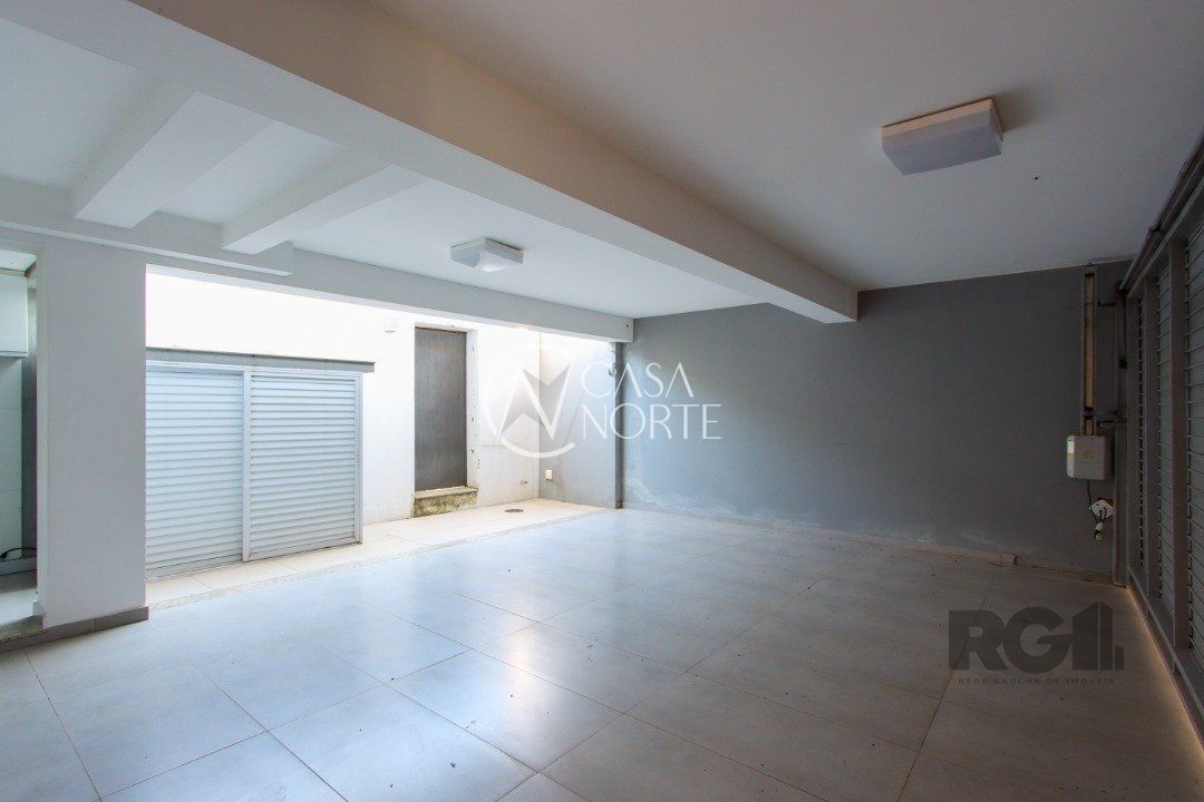 Casa de Condomínio à venda com 3 quartos, 233m², 1 suíte, 2 vagas, Avenida Pereira Passos no bairro Vila Assunção em Porto Alegre