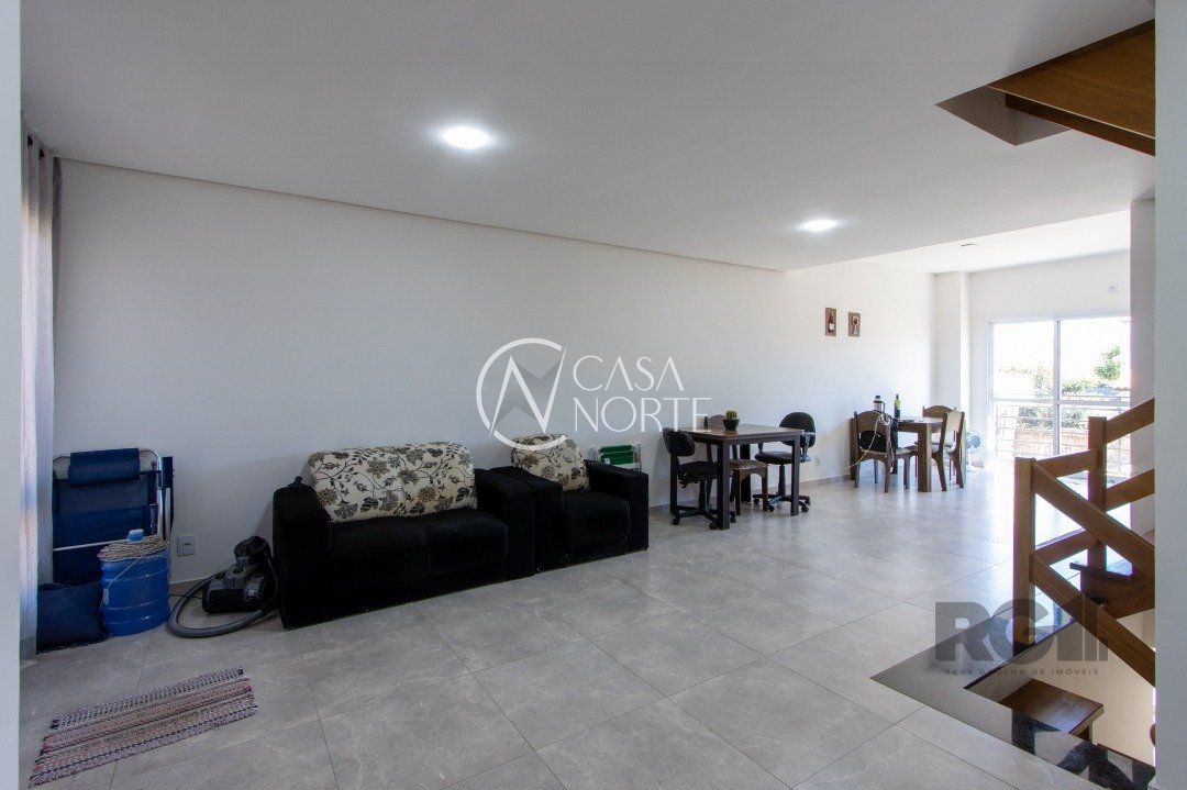 Sobrado à venda com 3 quartos, 142m², 1 suíte, 2 vagas, Rua Antônio Joséphino Perrone no bairro Espírito Santo em Porto Alegre