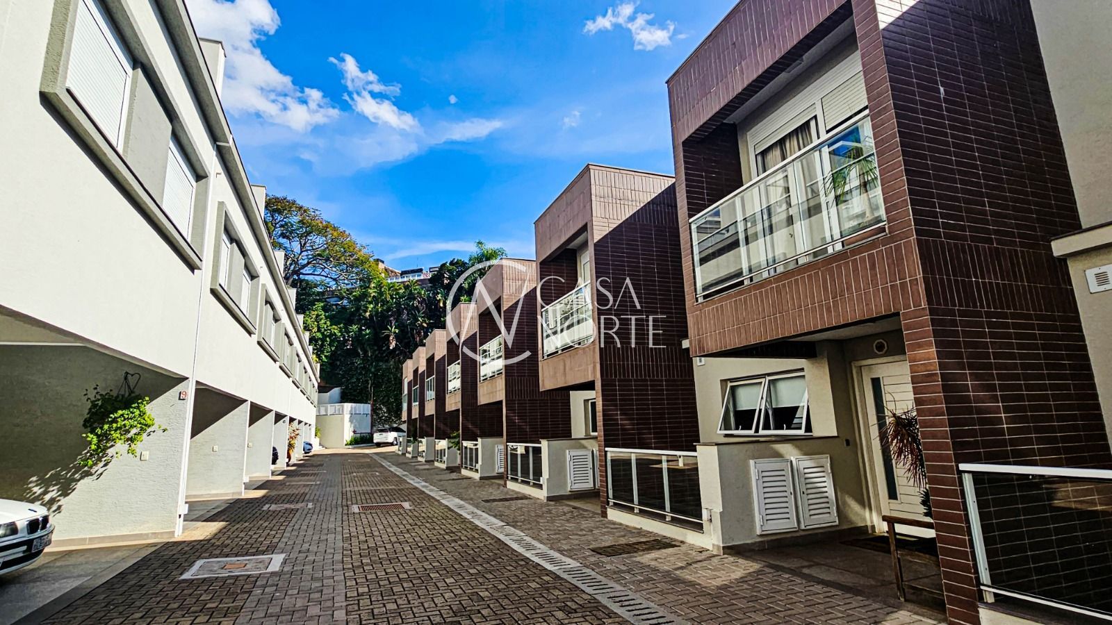 Casa à venda com 4 quartos, 250m², 3 suítes, 3 vagas, Avenida Padre Cacique no bairro Praia de Belas em Porto Alegre