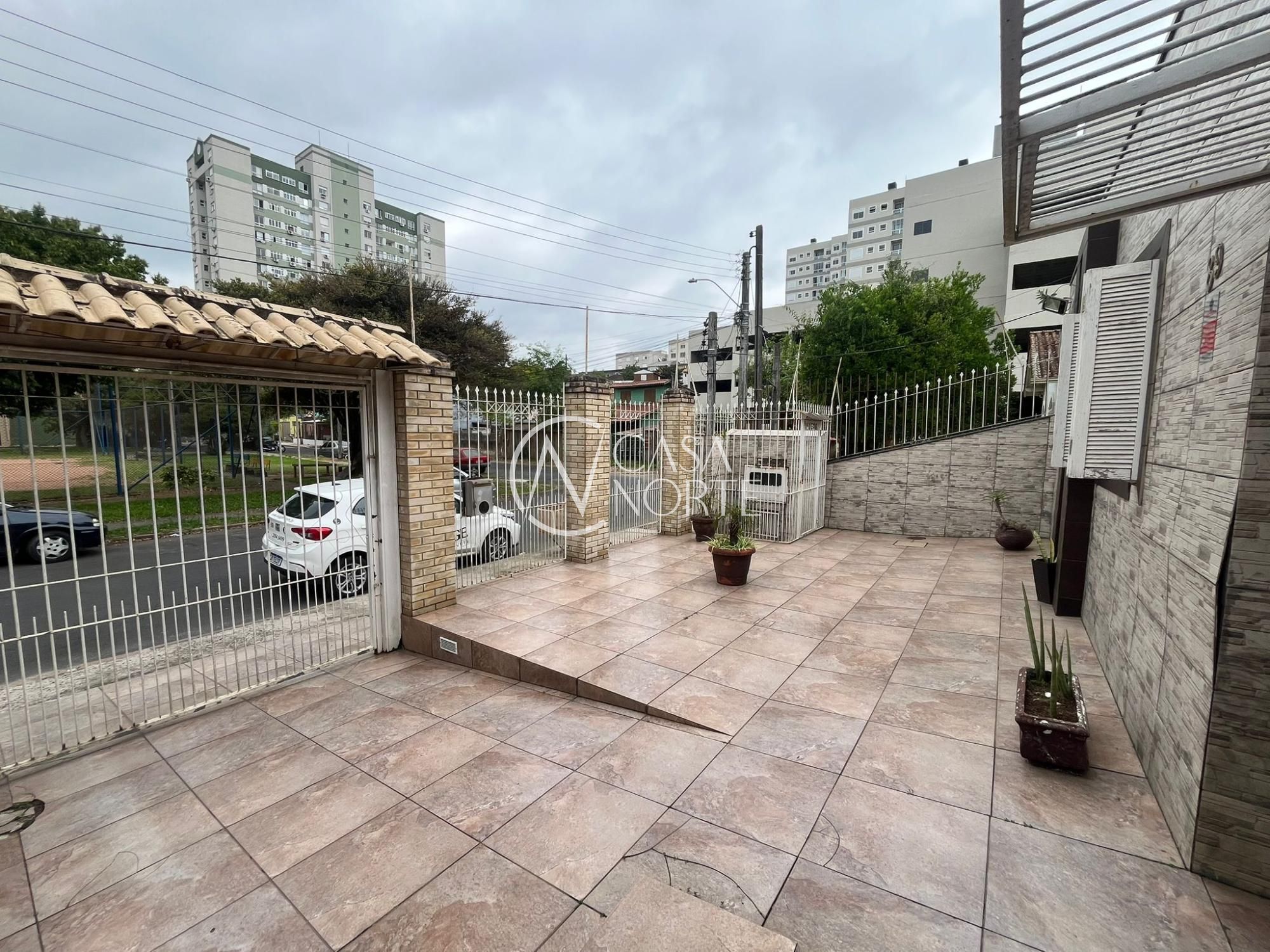 Casa à venda com 3 quartos, 139m², 6 vagas, Rua Breno Baldo no bairro Cavalhada em Porto Alegre