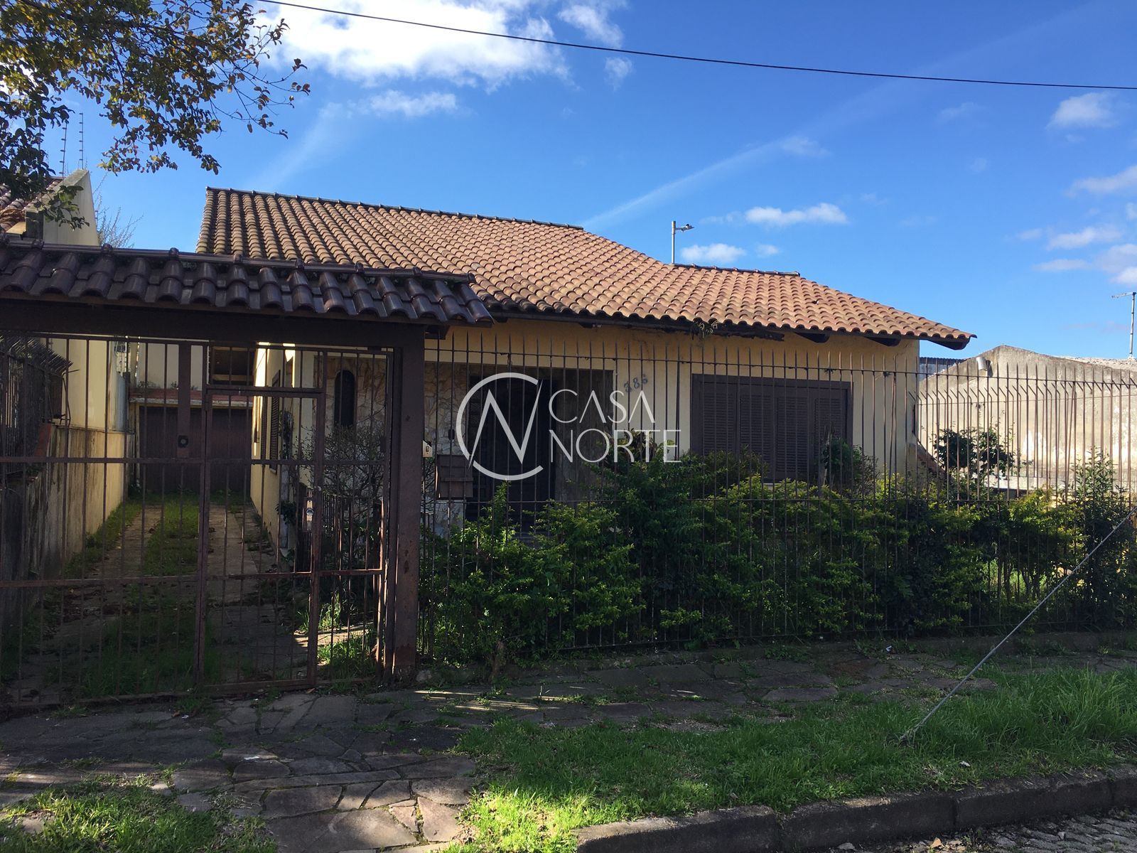 Casa à venda com 3 quartos, 178m², 1 suíte, 3 vagas, Rua Álvaro Pedro da Rosa no bairro Aberta dos Morros em Porto Alegre
