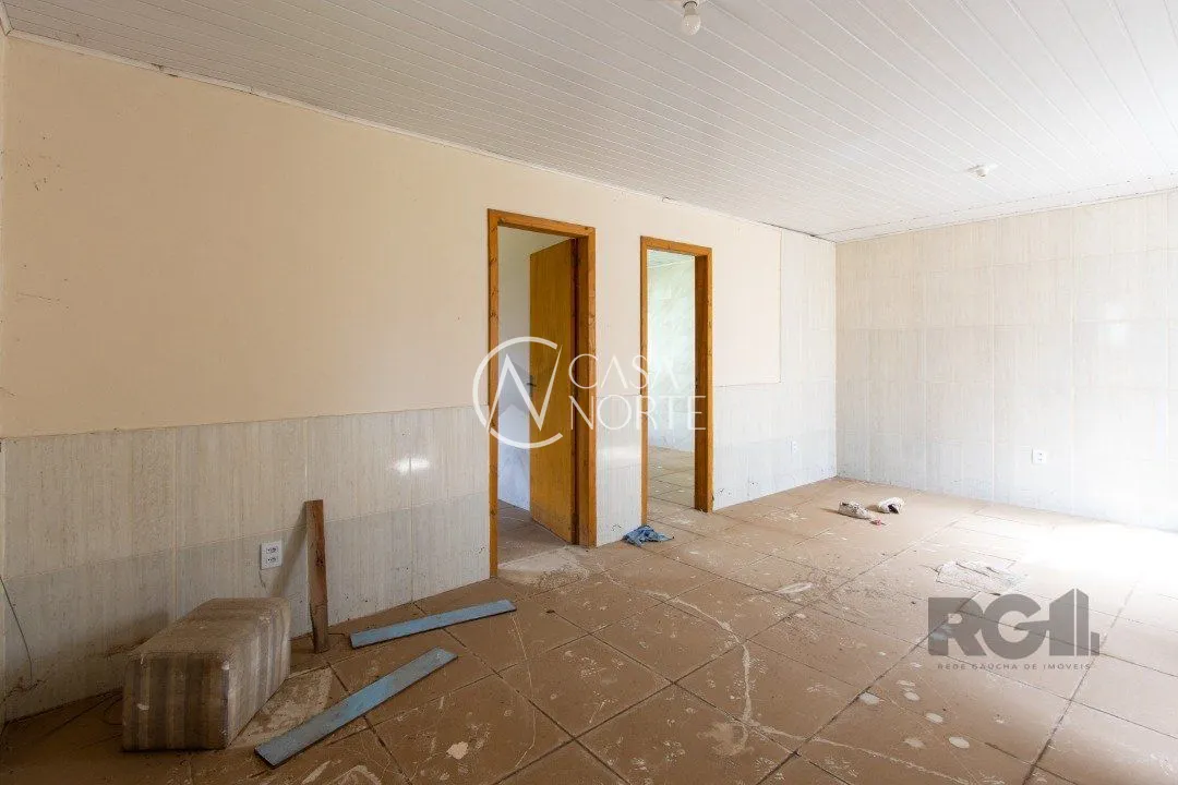 Casa à venda com 7 quartos, 240m², 4 vagas, Estrada João Passuelo no bairro Vila Nova em Porto Alegre