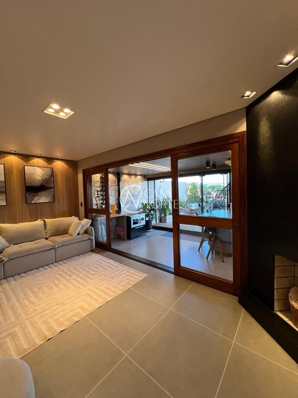 Casa de Condomínio à venda com 3 quartos, 204m², 1 suíte, 2 vagas, Rua Doutor David de Azevedo Gusmão no bairro Jardim Isabel em Porto Alegre