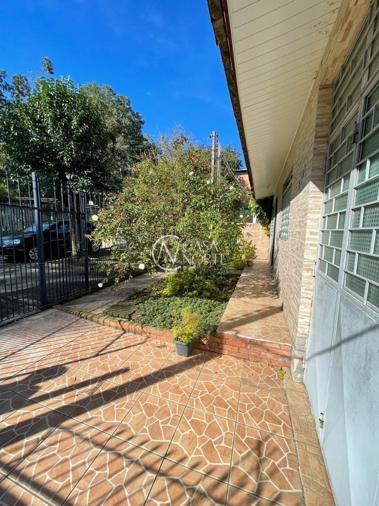 Casa à venda com 2 quartos, 270m², 2 vagas, Avenida Deputado Adao Pretto no bairro Lomba do Pinheiro em Porto Alegre