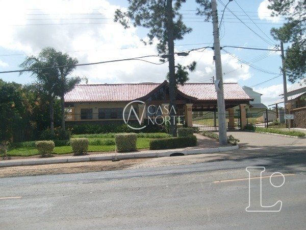 Terreno à venda  com 300m², Avenida Edgar Pires de Castro no bairro Hípica em Porto Alegre