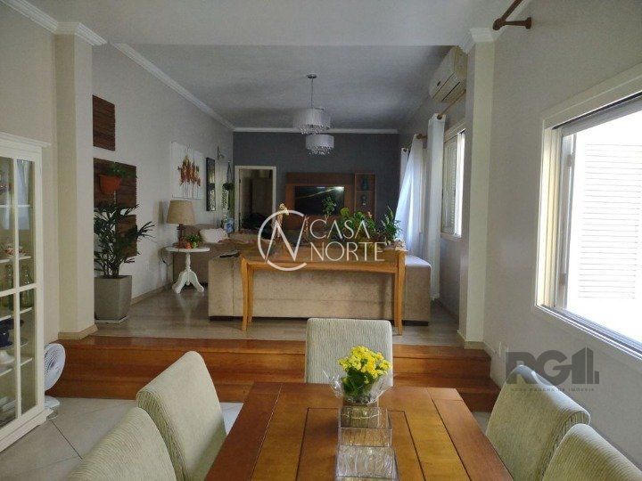 Casa à venda com 4 quartos, 243m², 1 suíte, 2 vagas, Rua Coronel Feijó no bairro São João em Porto Alegre