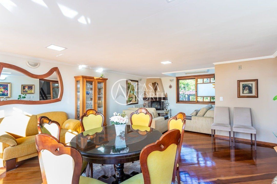 Casa à venda com 3 quartos, 246m², 1 suíte, 5 vagas, Rua Floriano Maya Davila no bairro Teresópolis em Porto Alegre