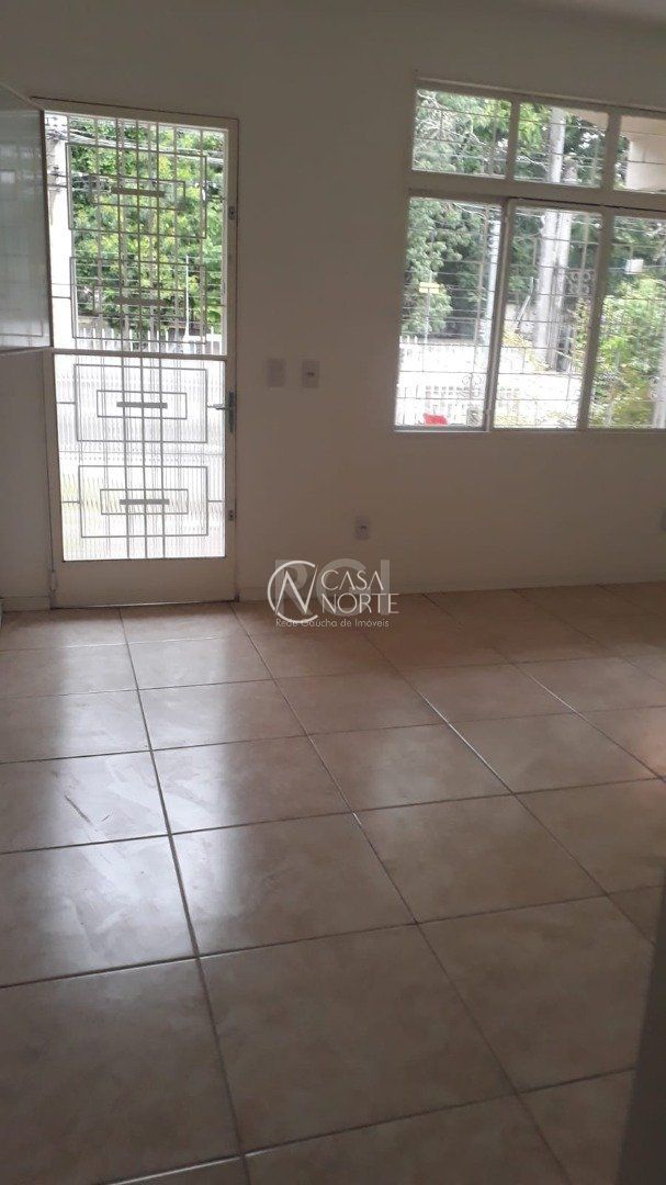 Casa à venda com 3 quartos, 111m², 3 vagas, Rua Ladislau Neto no bairro Ipanema em Porto Alegre