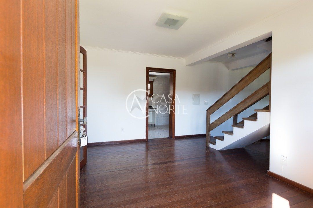 Casa à venda com 3 quartos, 154m², 1 suíte, 2 vagas, Rua Doutor Pitrez no bairro Aberta dos Morros em Porto Alegre