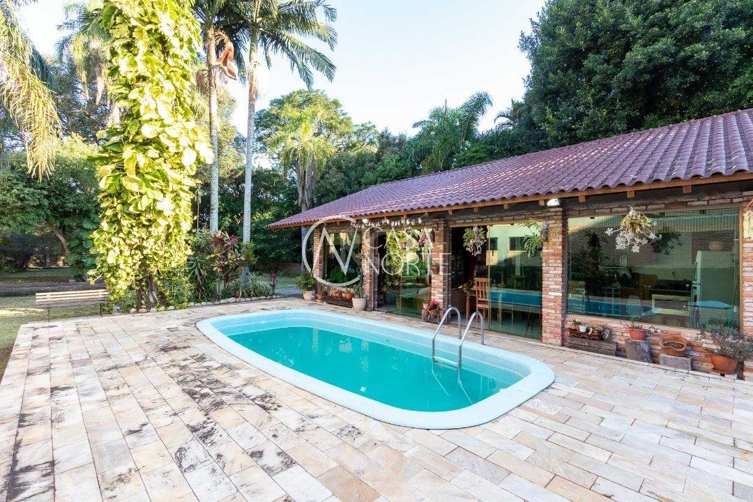 Casa à venda com 4 quartos, 292m², 2 suítes, 3 vagas, Rua Doutor Armando Barbedo no bairro Tristeza em Porto Alegre