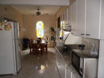 Casa à venda com 5 quartos, 270m², 1 suíte, Rua Jacunda no bairro Guarujá em Porto Alegre