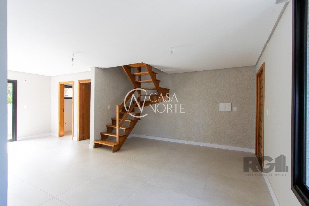 Sobrado à venda com 3 quartos, 95m², 1 suíte, 2 vagas, Rua Santa Vitória no bairro Tristeza em Porto Alegre