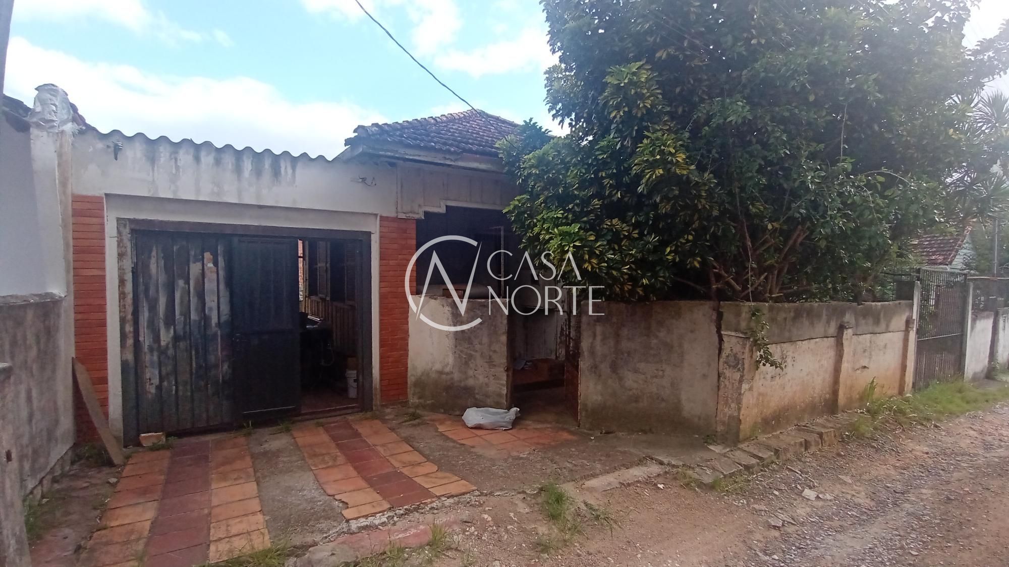 Casa à venda com 2 quartos, 50m², 1 vaga, Rua São Joaquim no bairro Glória em Porto Alegre