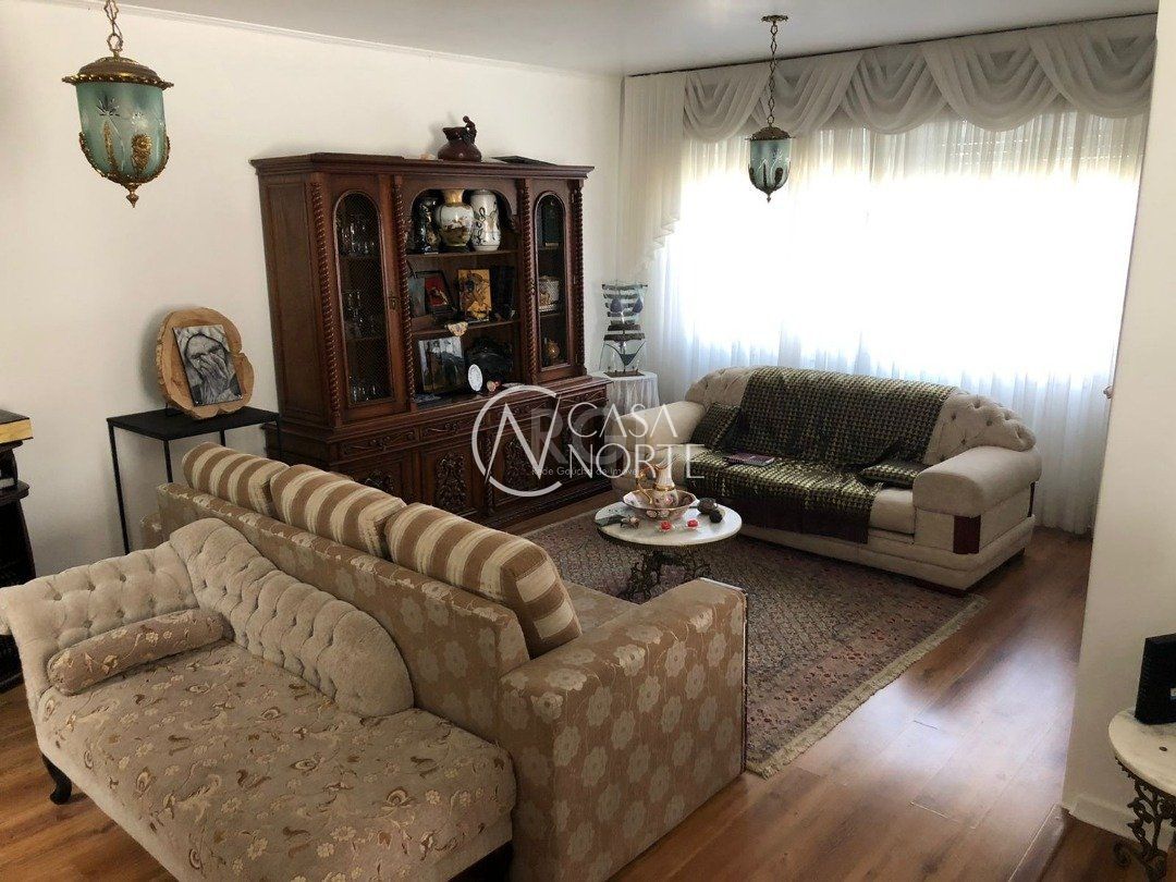 Casa à venda com 3 quartos, 209m², 1 suíte, 3 vagas, Rua Criciuma no bairro Guarujá em Porto Alegre