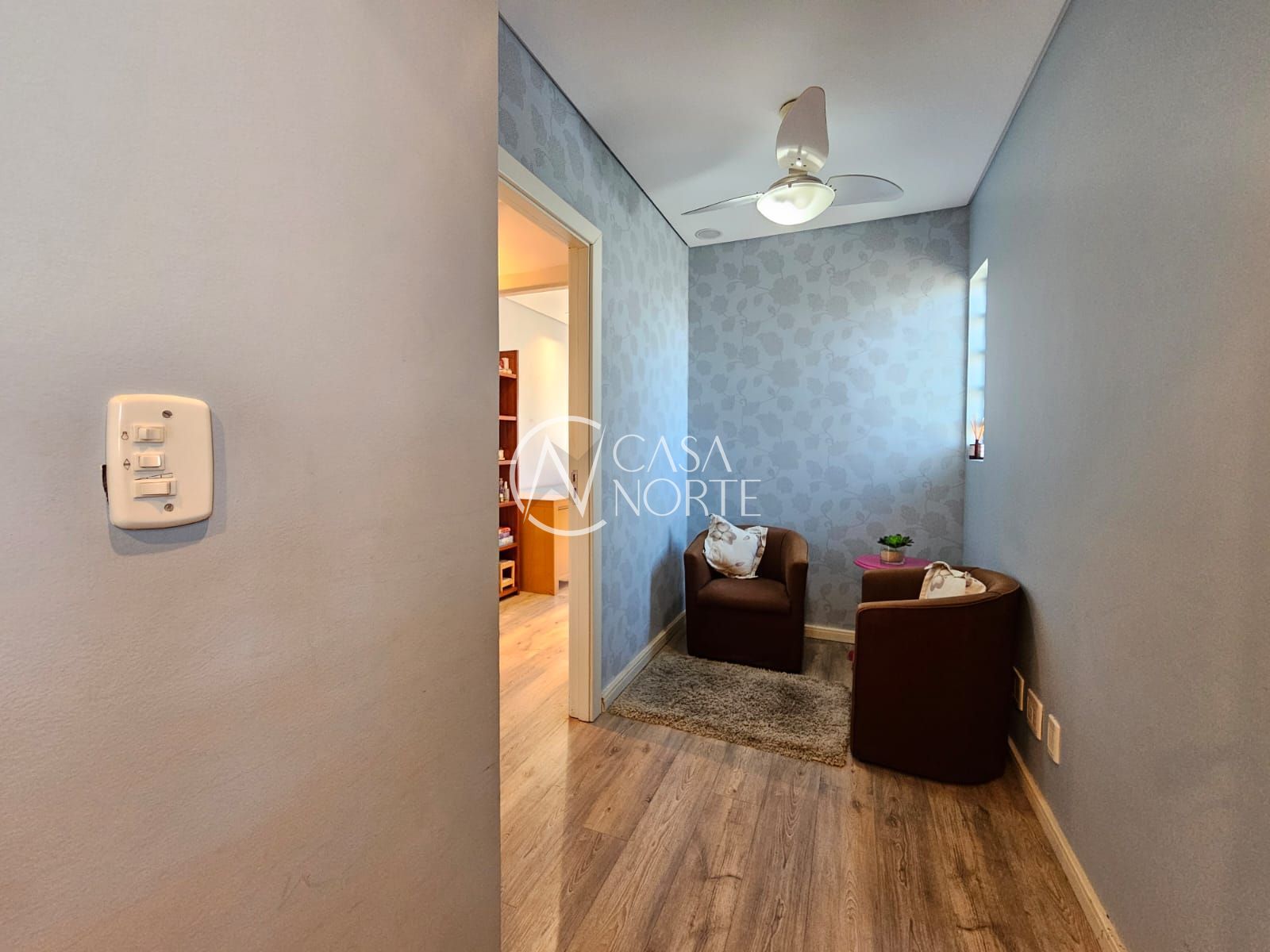 Sala Comercial à venda com 1 quarto, 33m², 1 vaga, Rua Doutor Florêncio Ygartua no bairro Moinhos de Vento em Porto Alegre