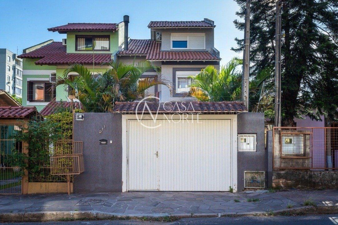 Casa à venda com 3 quartos, 171m², 3 suítes, 2 vagas, Travessa Nova Trento no bairro Tristeza em Porto Alegre