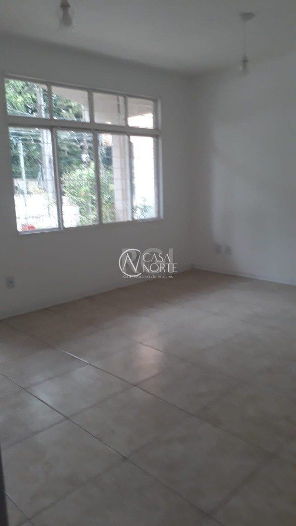 Casa à venda com 3 quartos, 111m², 3 vagas, Rua Ladislau Neto no bairro Ipanema em Porto Alegre