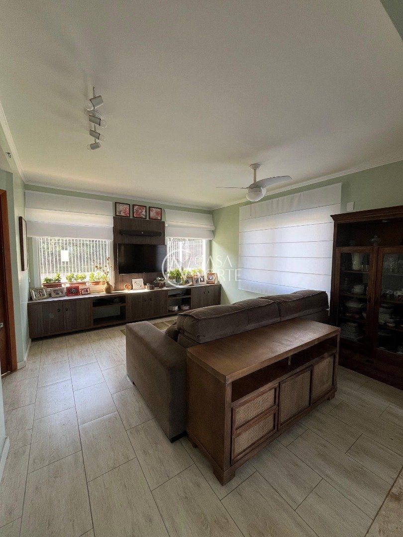 Casa à venda com 3 quartos, 137m², 1 suíte, 3 vagas, Rua Henrique Anawate no bairro Guarujá em Porto Alegre