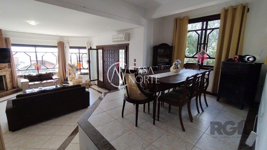 Casa à venda com 5 quartos, 236m², 2 suítes, 3 vagas, Rua Altos da Amapa no bairro Vila Nova em Porto Alegre