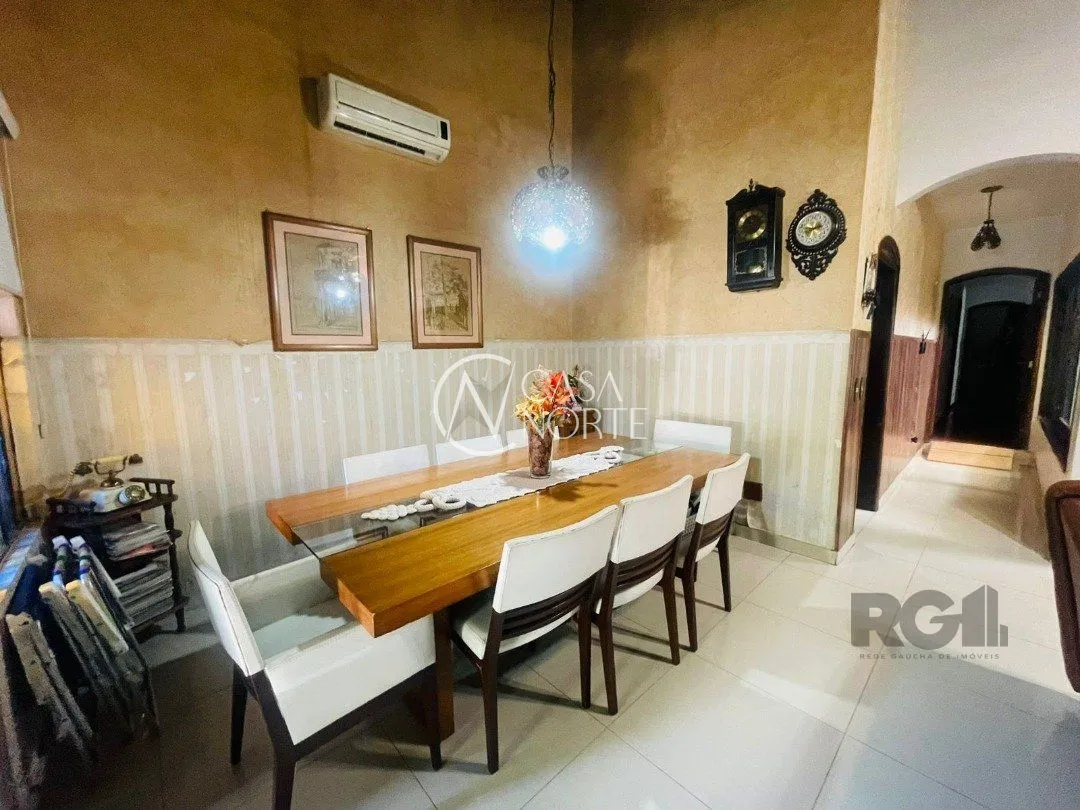 Casa à venda com 3 quartos, 200m², 2 vagas, Rua Landel de Moura no bairro Tristeza em Porto Alegre