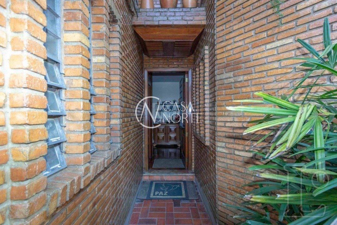 Casa à venda com 4 quartos, 349m², 1 suíte, 3 vagas, Rua Folha da Tarde no bairro Cristal em Porto Alegre