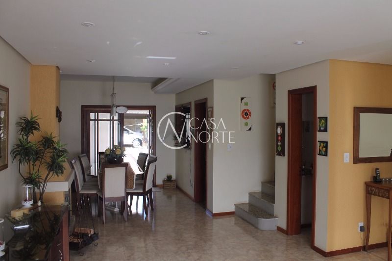 Casa à venda com 4 quartos, 290m², 1 suíte, 4 vagas, Rua Chico Pedro no bairro Camaquã em Porto Alegre