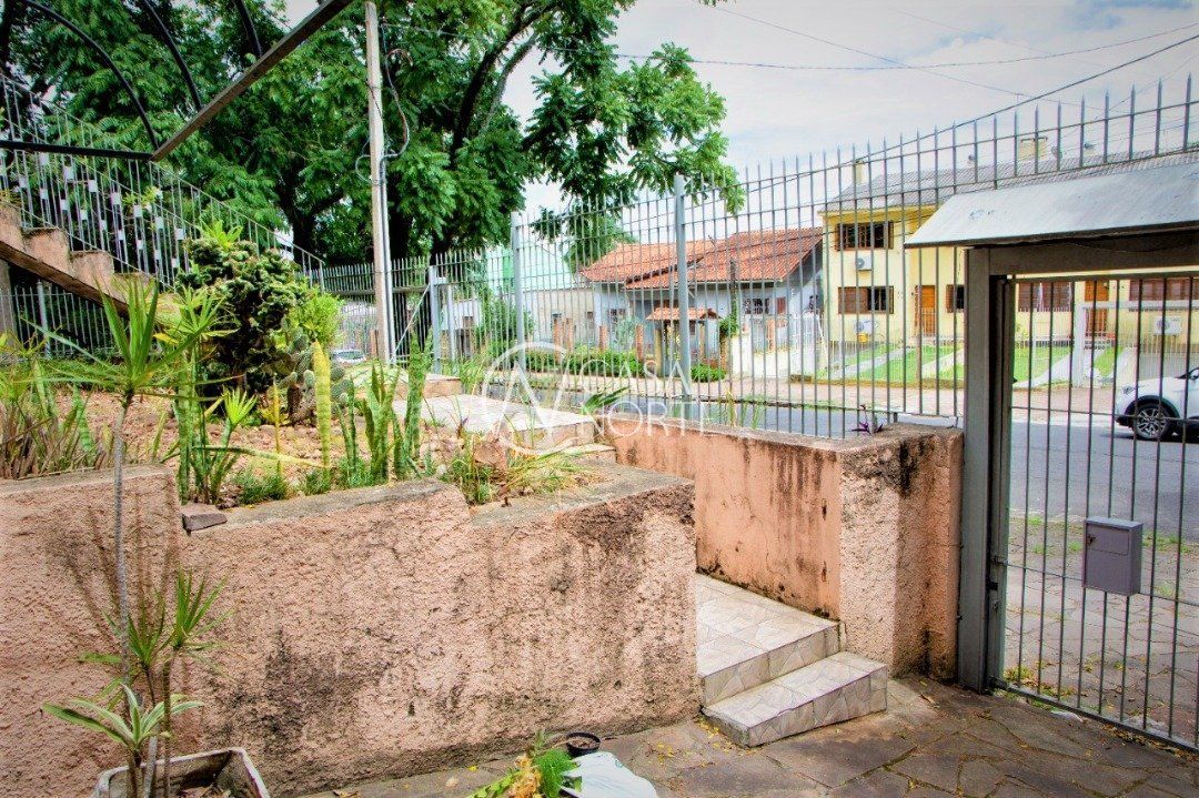 Casa à venda com 4 quartos, 423m², 1 suíte, 4 vagas, Rua Intendente Alfredo Azevedo no bairro Glória em Porto Alegre