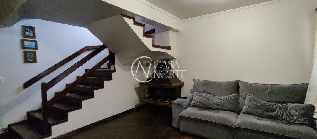 Casa à venda com 4 quartos, 180m², 1 suíte, 3 vagas, Rua Santos no bairro Campo Novo em Porto Alegre