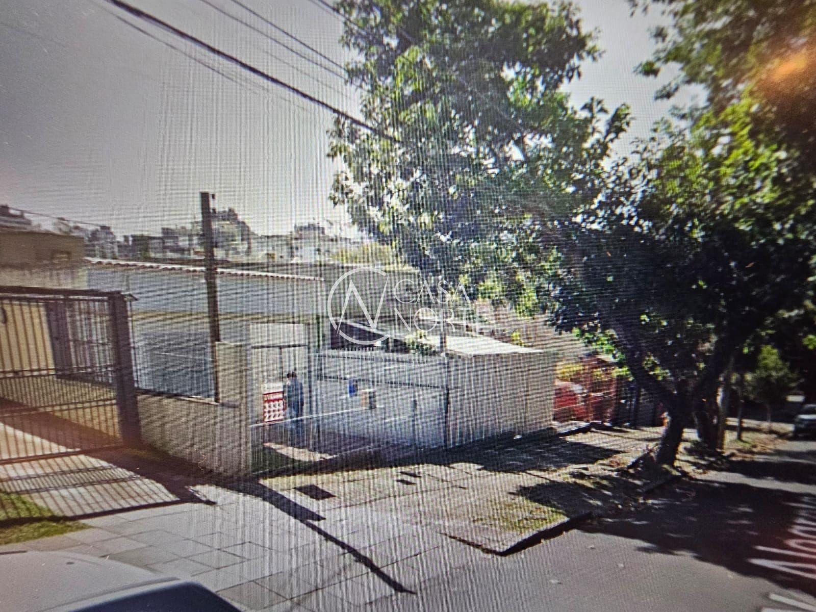 Terreno à venda  com 234m², Avenida Alegrete no bairro Petrópolis em Porto Alegre