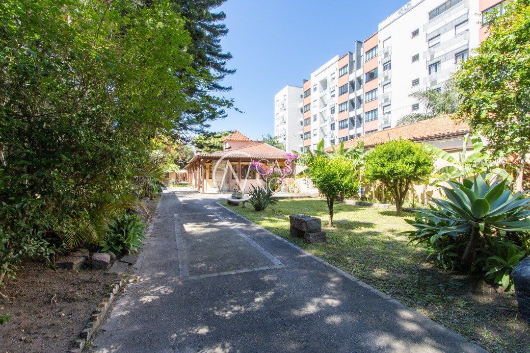 Casa à venda com 2 quartos, 200m², 1 suíte, 3 vagas, Rua Tamandaré no bairro Camaquã em Porto Alegre
