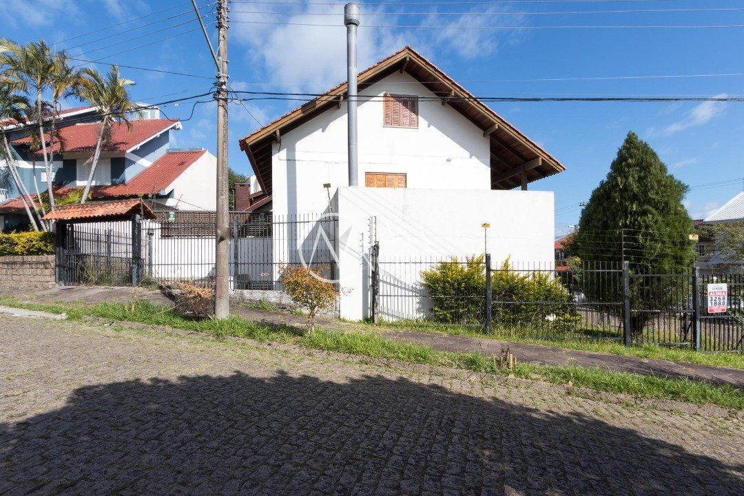 Casa à venda com 3 quartos, 154m², 1 suíte, 2 vagas, Rua Doutor Pitrez no bairro Aberta dos Morros em Porto Alegre