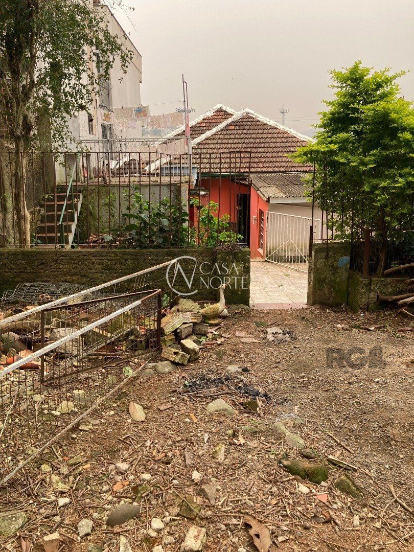 Terreno à venda  com 400m², Rua Eurico Lara no bairro Medianeira em Porto Alegre