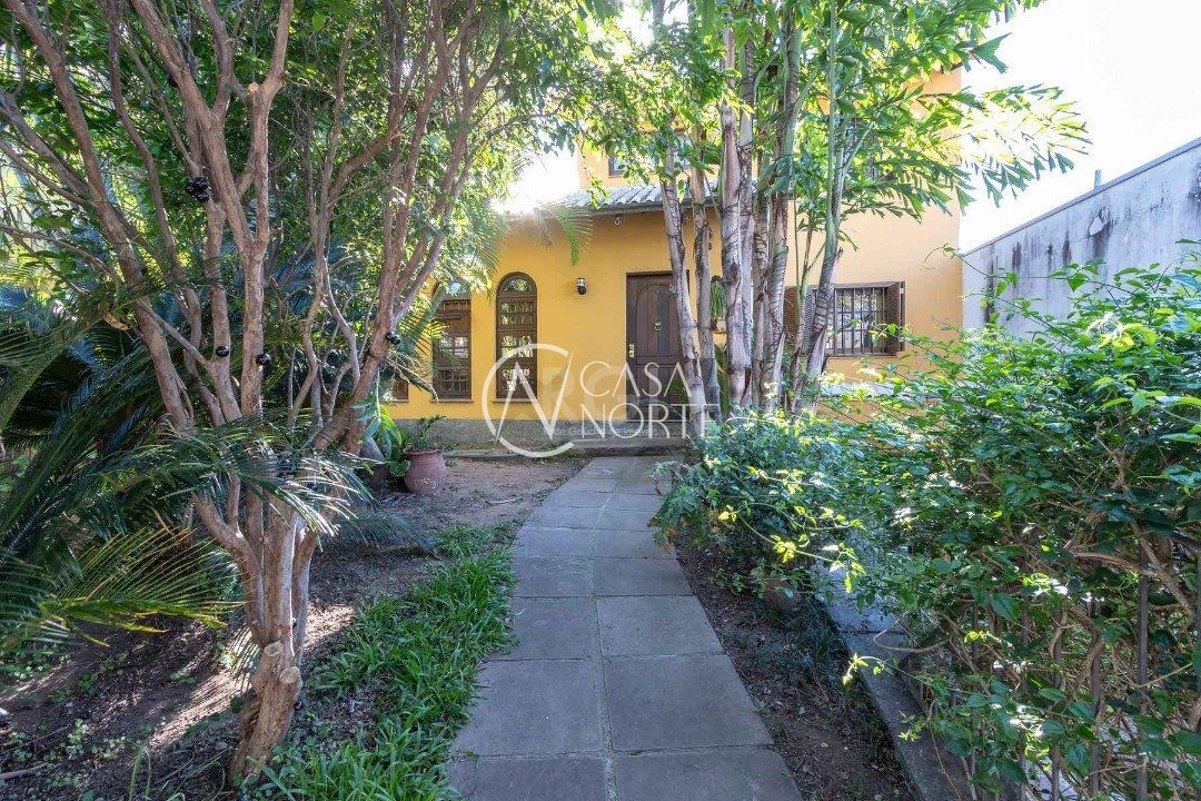 Casa à venda com 3 quartos, 308m², 1 suíte, 5 vagas, Rua Jaguari no bairro Cristal em Porto Alegre