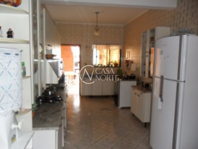 Casa à venda com 5 quartos, 270m², 1 suíte, Rua Jacunda no bairro Guarujá em Porto Alegre