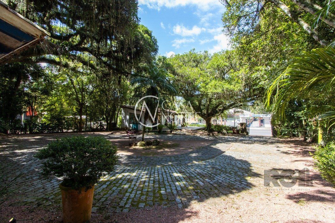 Casa à venda com 7 quartos, 600m², 1 suíte, Avenida Coronel Marcos no bairro Pedra Redonda em Porto Alegre