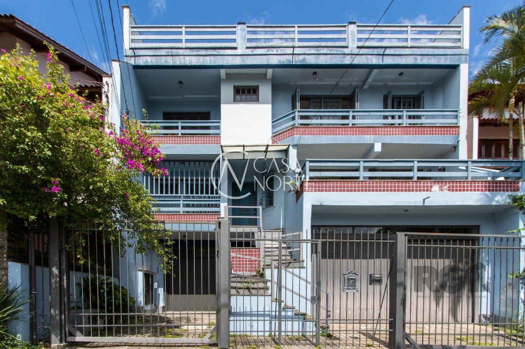 Casa à venda com 4 quartos, 340m², 1 suíte, 3 vagas, Avenida Fábio Araújo Santos no bairro Nonoai em Porto Alegre