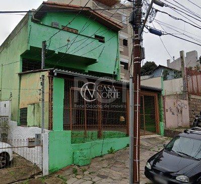 Casa à venda com 3 quartos, 360m², 1 vaga, Rua Oscar Schneider no bairro Medianeira em Porto Alegre
