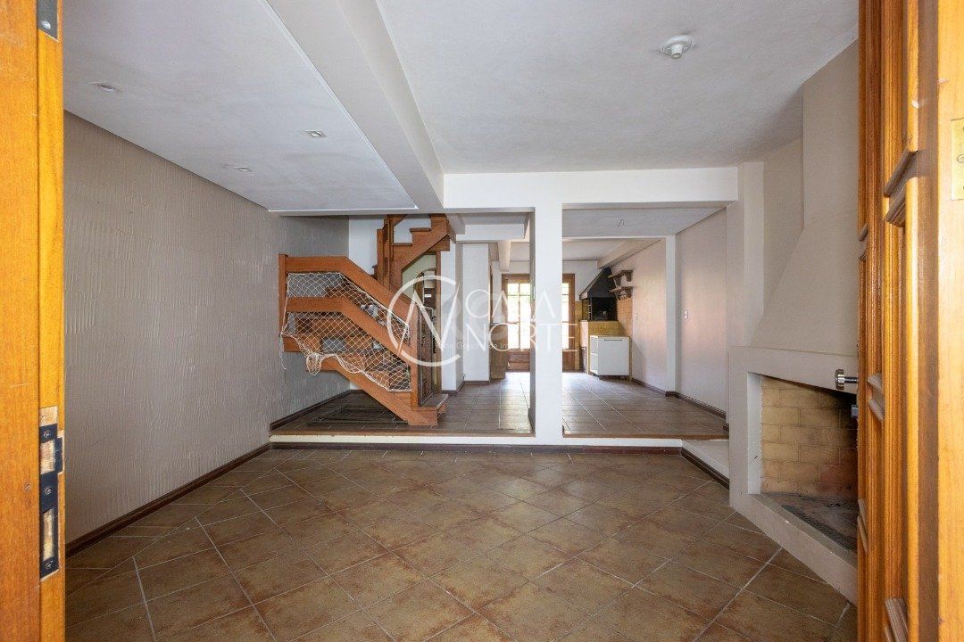 Casa à venda com 3 quartos, 178m², 1 suíte, 2 vagas, Rua Conselheiro Xavier da Costa no bairro Ipanema em Porto Alegre