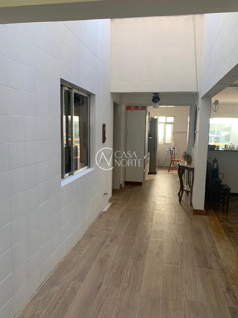 Casa à venda com 3 quartos, 315m², 1 suíte, 8 vagas, Rua Alfredo Silveira Dias no bairro Nonoai em Porto Alegre