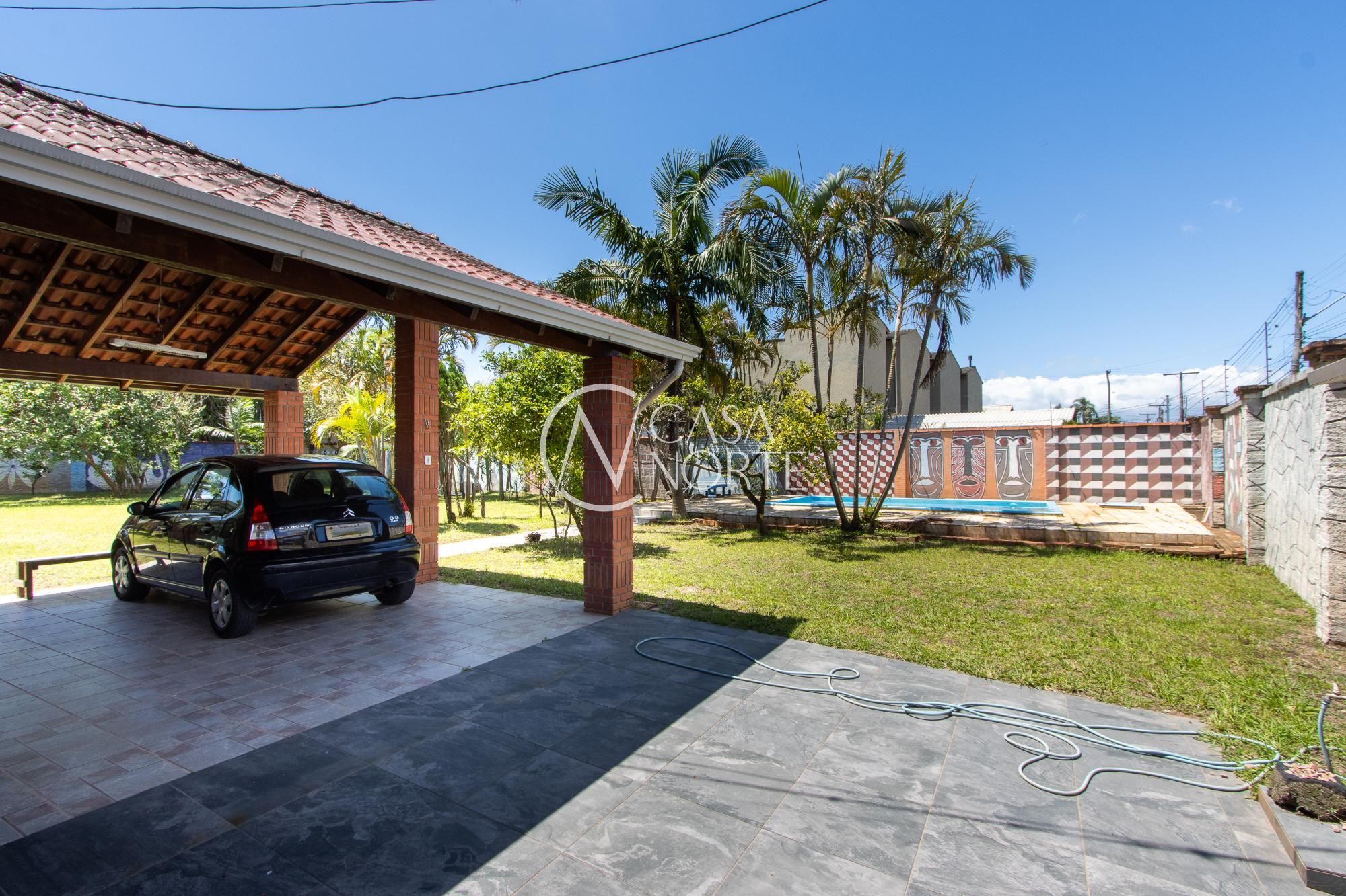 Casa à venda com 4 quartos, 520m², 2 suítes, 5 vagas, Rua Oiampi no bairro Guarujá em Porto Alegre