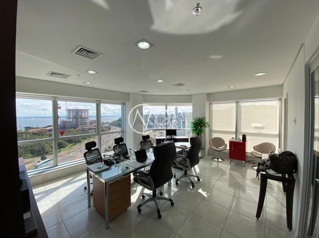 Sala Comercial à venda , 121m², 3 vagas, Avenida Diario de Noticias no bairro Cristal em Porto Alegre