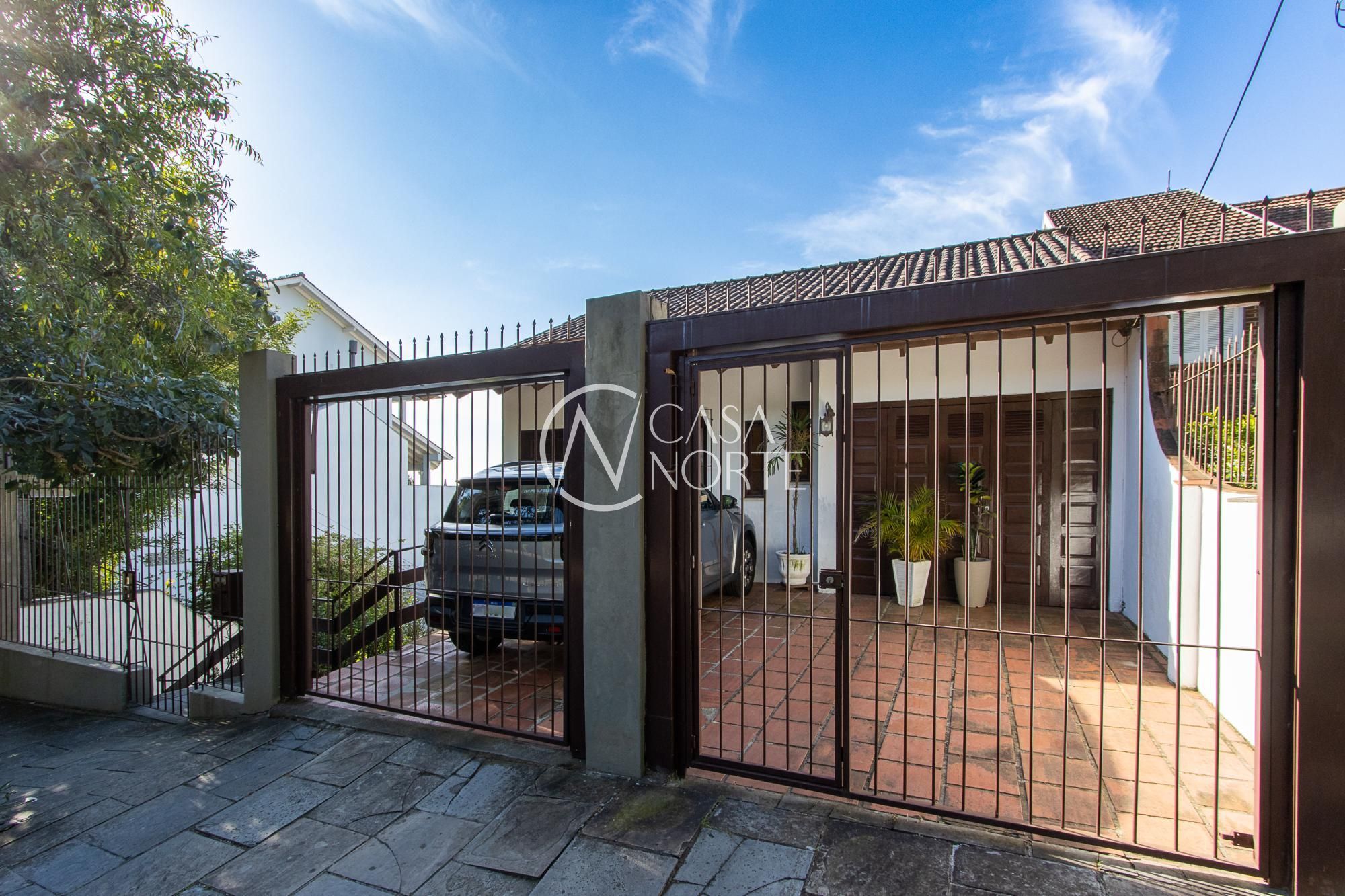 Casa à venda com 5 quartos, 315m², 3 suítes, 2 vagas, Rua Simão Bolívar no bairro Vila Conceição em Porto Alegre