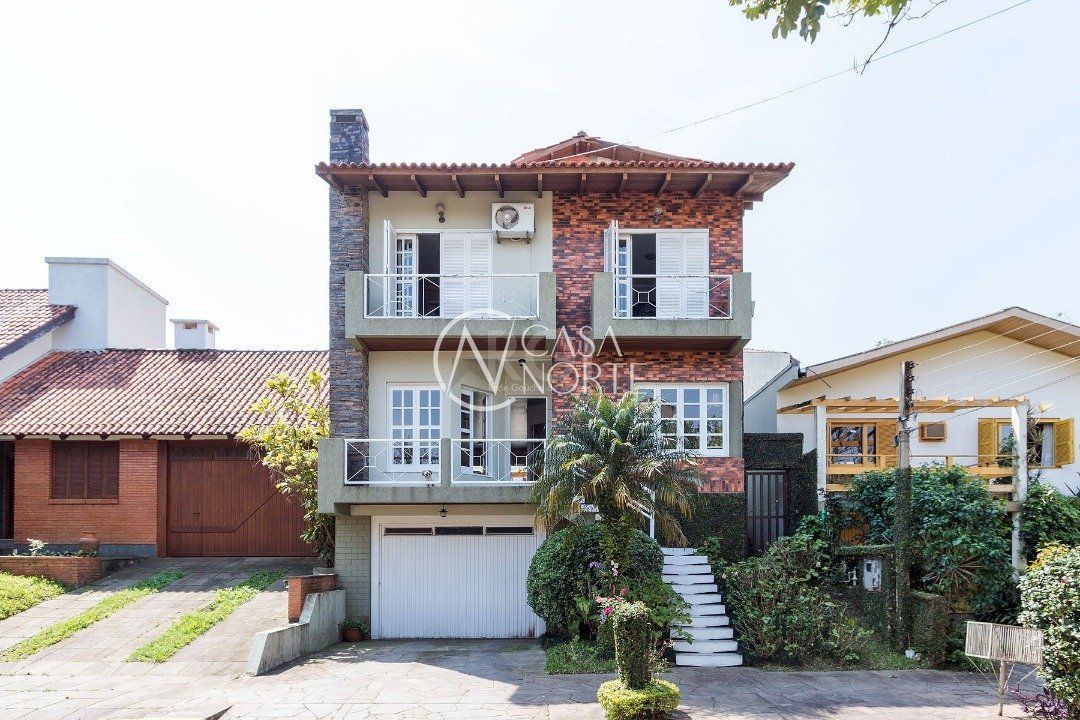 Casa de Condomínio à venda com 4 quartos, 297m², 1 suíte, 2 vagas, Rua Professor Antônio José Remiao no bairro Espírito Santo em Porto Alegre