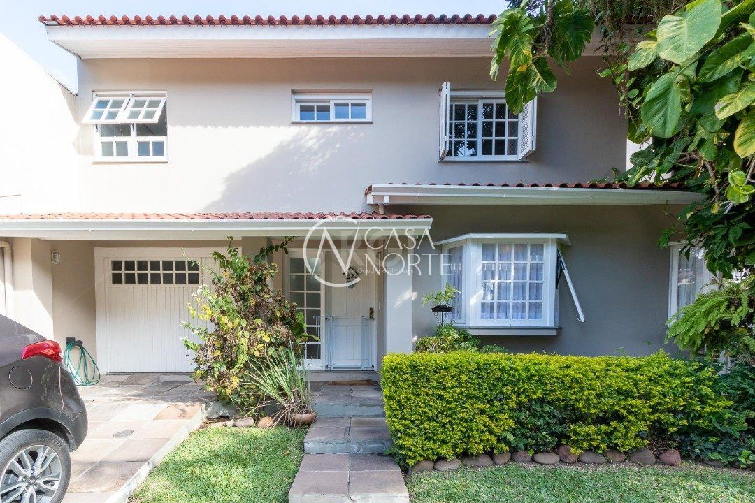 Casa de Condomínio à venda com 4 quartos, 300m², 2 suítes, 2 vagas, Avenida Juca Batista no bairro Cavalhada em Porto Alegre